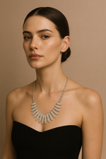 Afbeelding in Gallery-weergave laden, Woman wearing a silver necklace against a beige background
